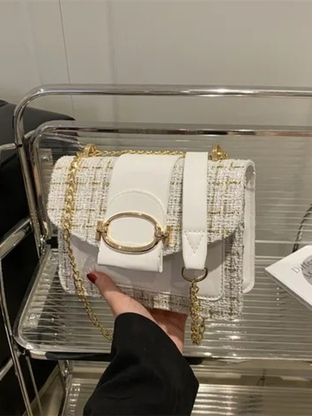 Chic White Tweed & Leather Chain Shoulder Bag